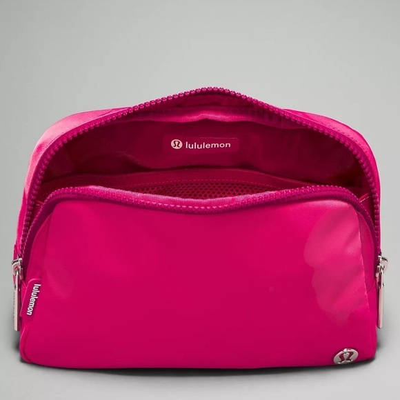 Lululemon Everywhere Belt Bag Raspberry Coulis Wild Berry Large 2L NWT - Picture 5 of 6
